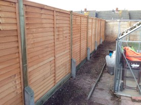 Concrete spur - strengthen fence